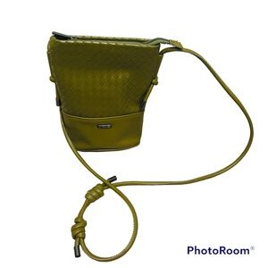 David Jones Paris Fashion Woven Bucket Shoulder Bag.
